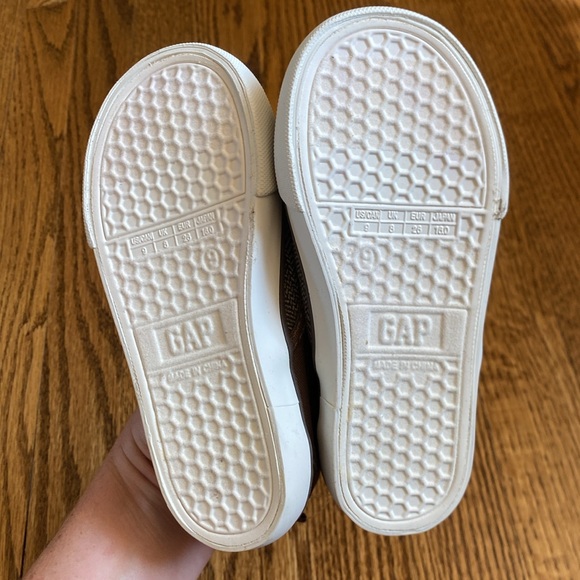 NWT Baby Gap toddler size 9 brown slip on shoes - Picture 4 of 6